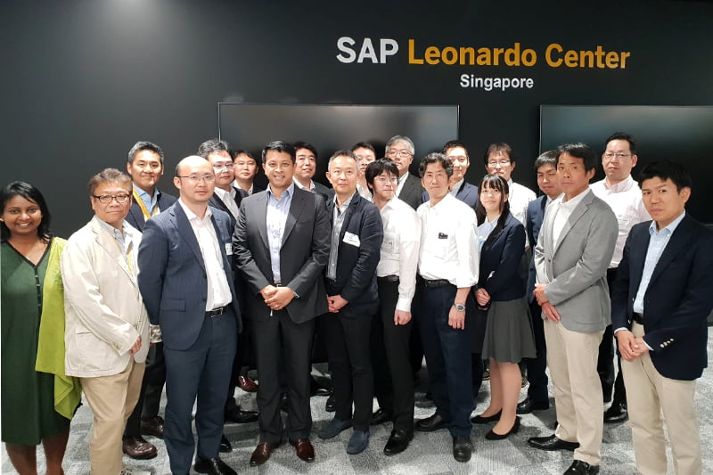 SAPシンガポール社に8名で視察旅行のサムネイル画像